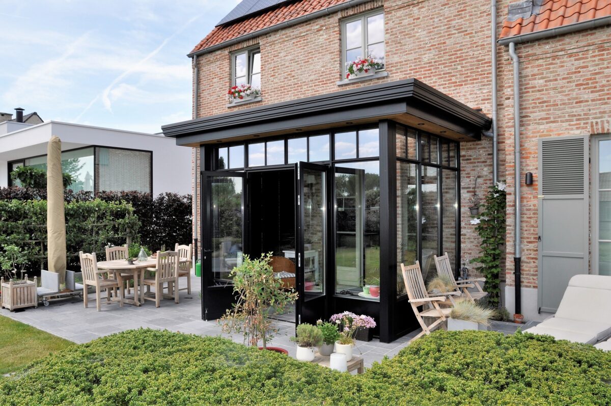 Moderne aanbouw met Steellook