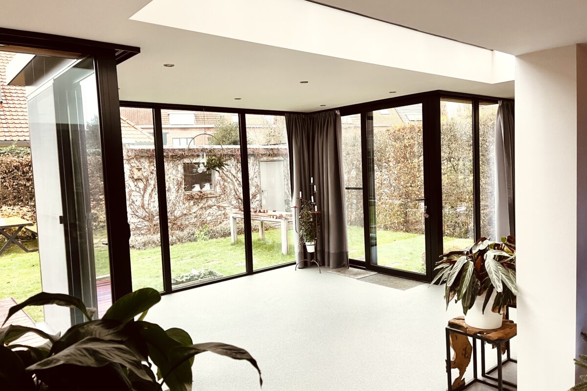 Moderne veranda met lichtstraat